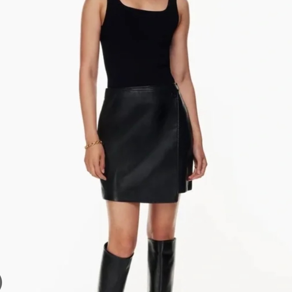Aritzia Vicinity Skirt - Black